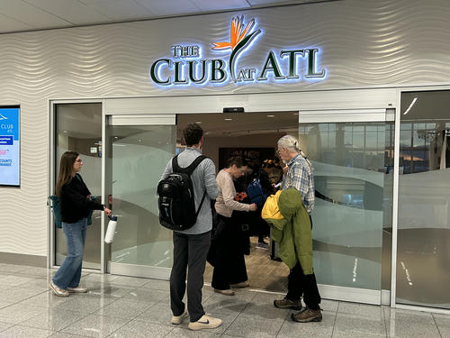 Sáltate la Fila de Espera (¡Gratis!) en el Salón The Club en ATL