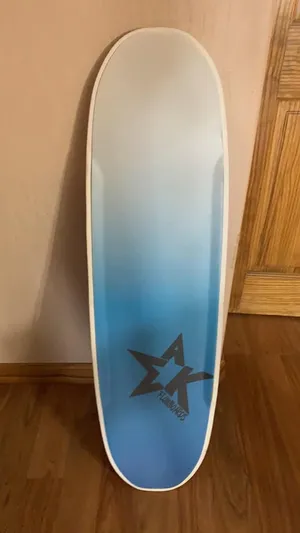 Flowboard rails along the side of the board