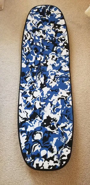 Flowboard showing an hourglass-shaped side cut