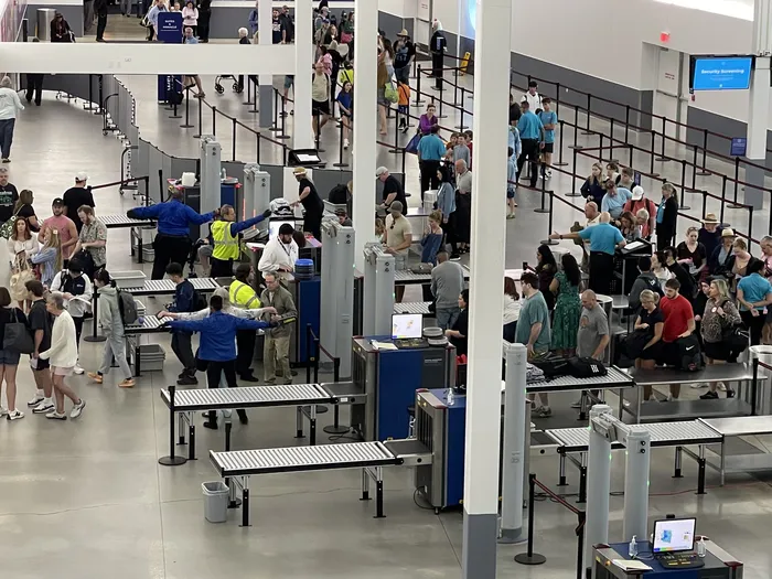 Área de control de seguridad en la terminal del crucero